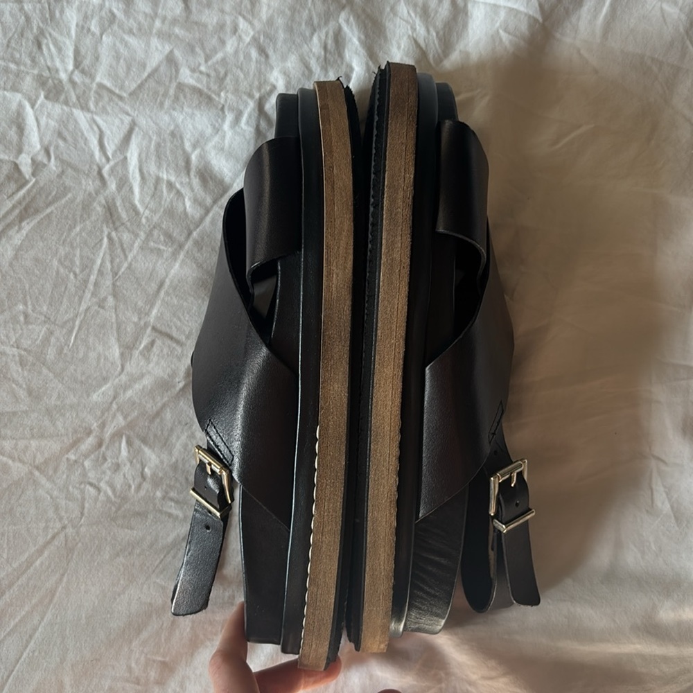 Like new - Alohas Leather Marshmallow Sandals - Picture 6 of 10